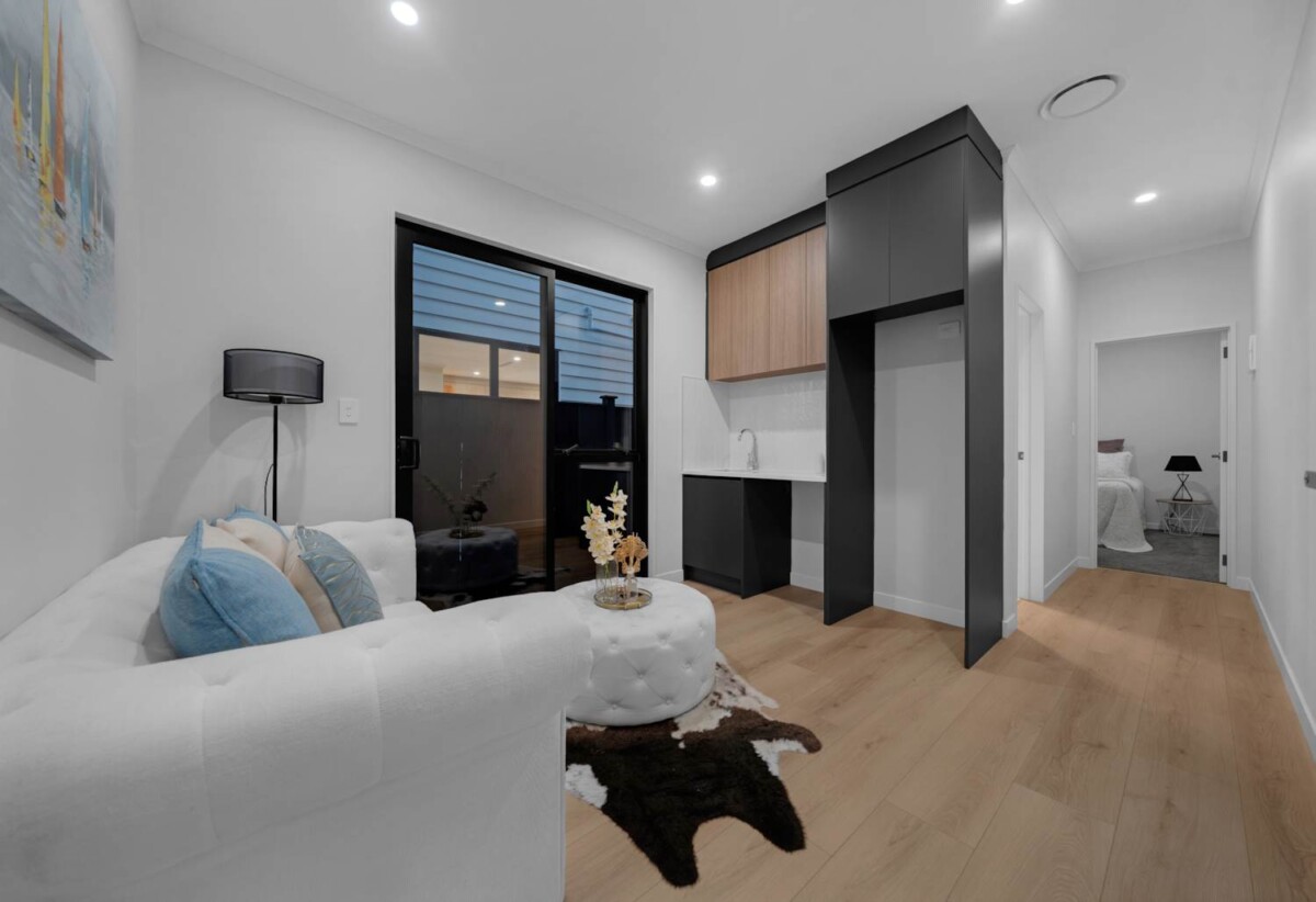 Brandnew 7 beds 5.5 baths house with 2 beds granny and double garage on 379m2 section, close to schools, waterfront walkaways, shops, 0.5 km to Mangapikopiko School, 64 Park Green Avenue, Karaka, Auckland