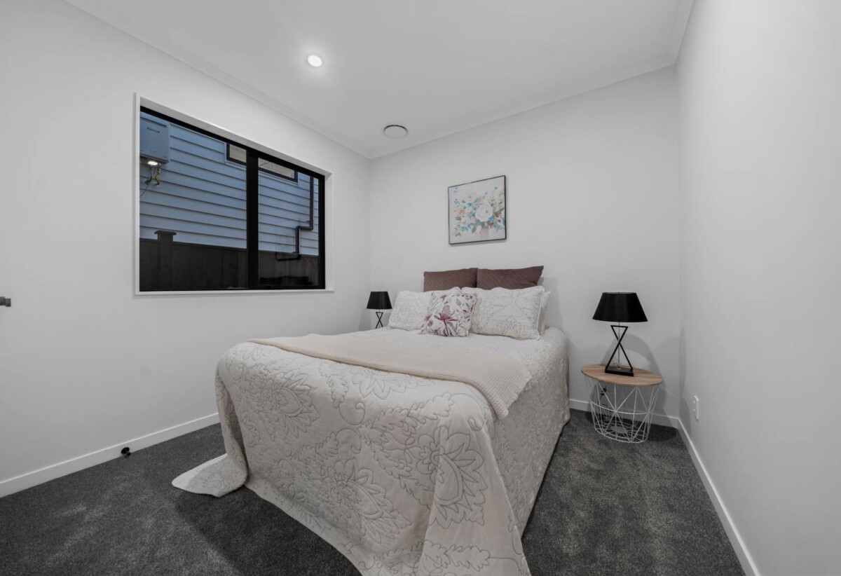 Brandnew 7 beds 5.5 baths house with 2 beds granny and double garage on 379m2 section, close to schools, waterfront walkaways, shops, 0.5 km to Mangapikopiko School, 64 Park Green Avenue, Karaka, Auckland