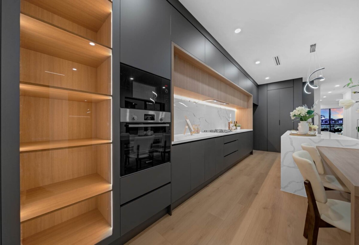 Brandnew 7 beds 5.5 baths house with 2 beds granny and double garage on 379m2 section, close to schools, waterfront walkaways, shops, 0.5 km to Mangapikopiko School, 64 Park Green Avenue, Karaka, Auckland