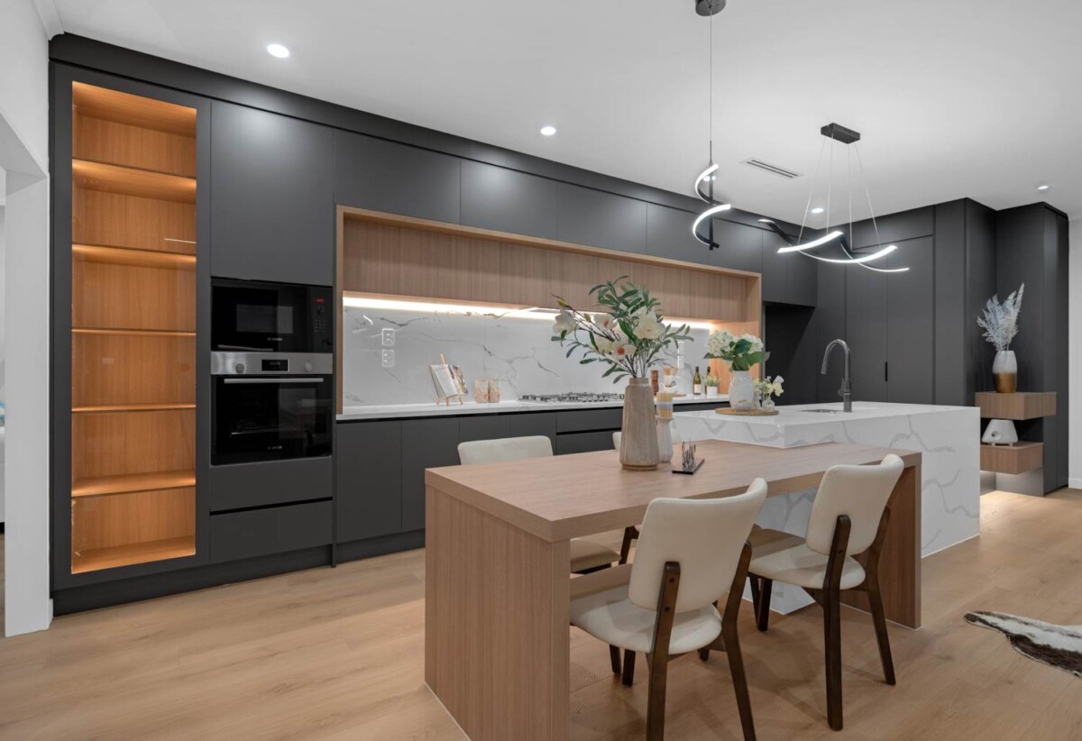 Brandnew 7 beds 5.5 baths house with 2 beds granny and double garage on 379m2 section, close to schools, waterfront walkaways, shops, 0.5 km to Mangapikopiko School, 64 Park Green Avenue, Karaka, Auckland