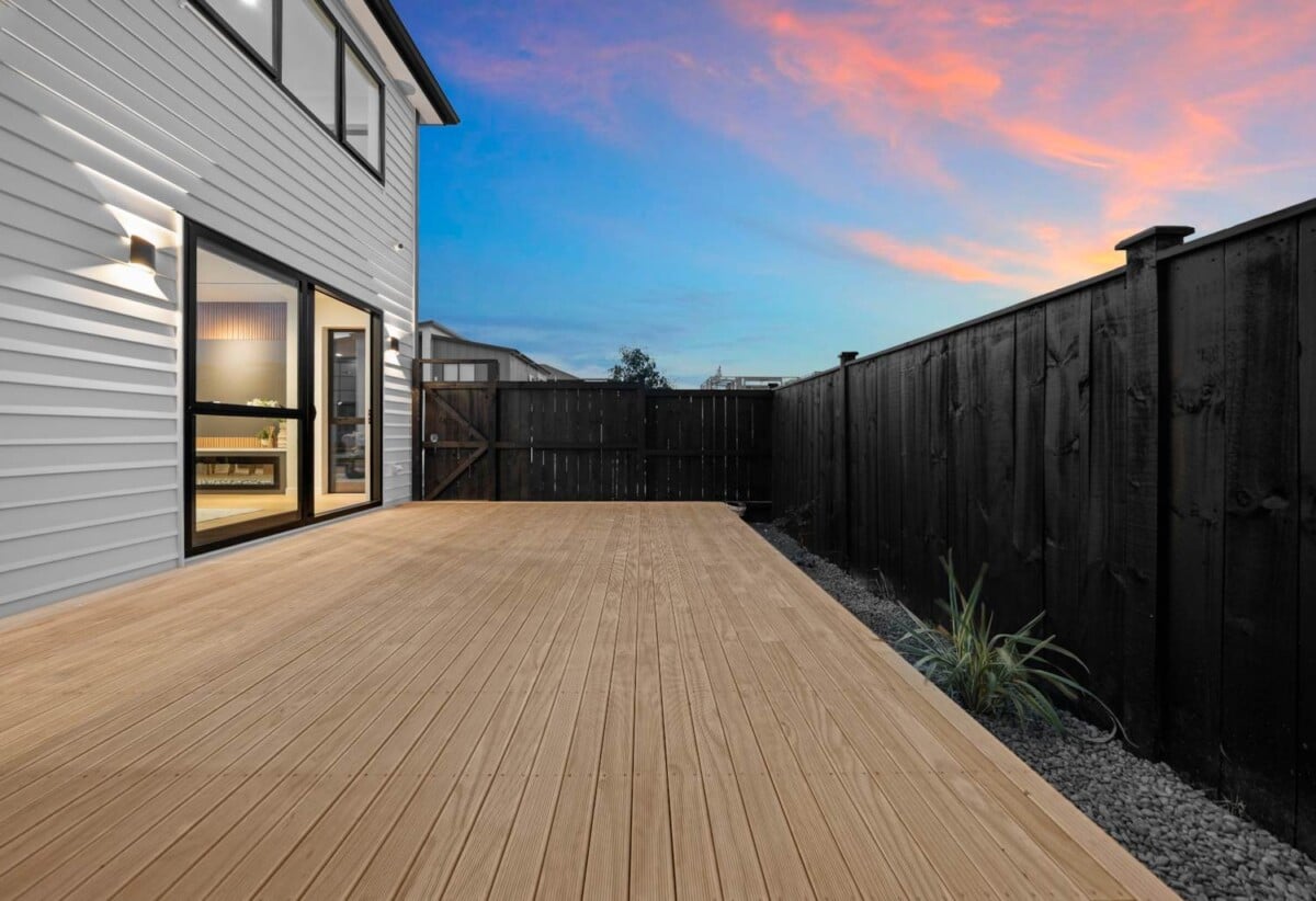 Brandnew 7 beds 5.5 baths house with 2 beds granny and double garage on 379m2 section, close to schools, waterfront walkaways, shops, 0.5 km to Mangapikopiko School, 64 Park Green Avenue, Karaka, Auckland