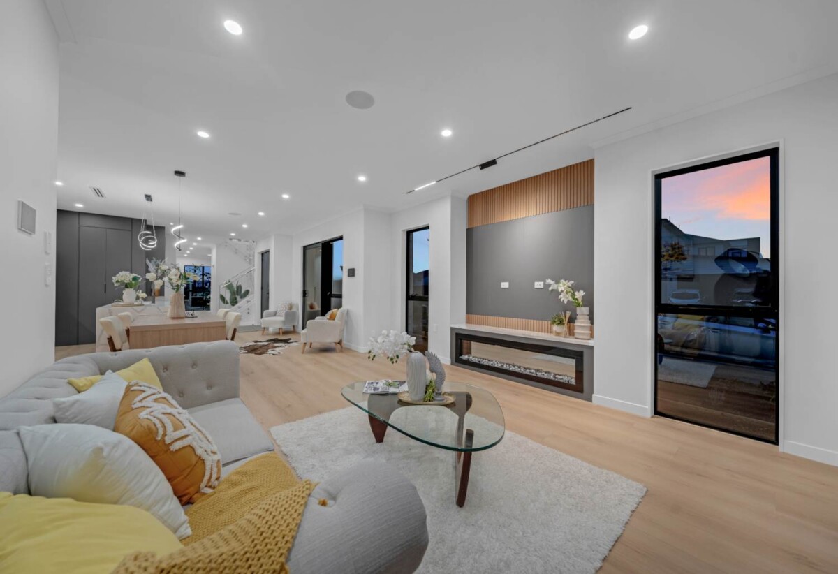 Brandnew 7 beds 5.5 baths house with 2 beds granny and double garage on 379m2 section, close to schools, waterfront walkaways, shops, 0.5 km to Mangapikopiko School, 64 Park Green Avenue, Karaka, Auckland