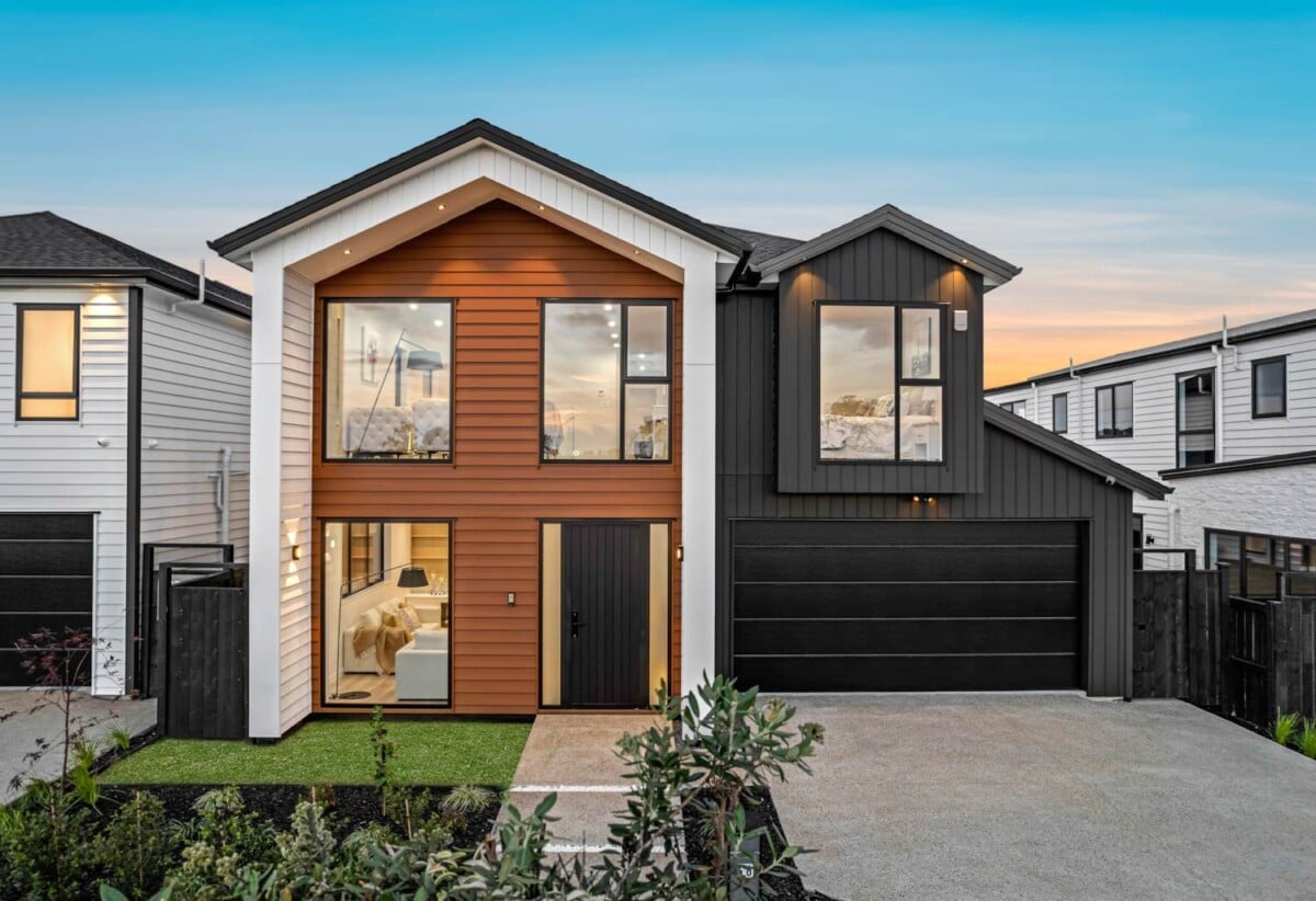 6 beds 5.5 baths house with 2 beds granny and double garage on 384m2 section, close to schools, waterfront walkaways, shops, 0.6 km to Mangapikopiko School, 66 Park Green Avenue, Karaka, Auckland