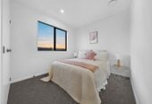 6 beds 5.5 baths house with 2 beds granny and double garage on 384m2 section, close to schools, waterfront walkaways, shops, 0.6 km to Mangapikopiko School, 66 Park Green Avenue, Karaka, Auckland