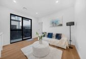 6 beds 5.5 baths house with 2 beds granny and double garage on 384m2 section, close to schools, waterfront walkaways, shops, 0.6 km to Mangapikopiko School, 66 Park Green Avenue, Karaka, Auckland