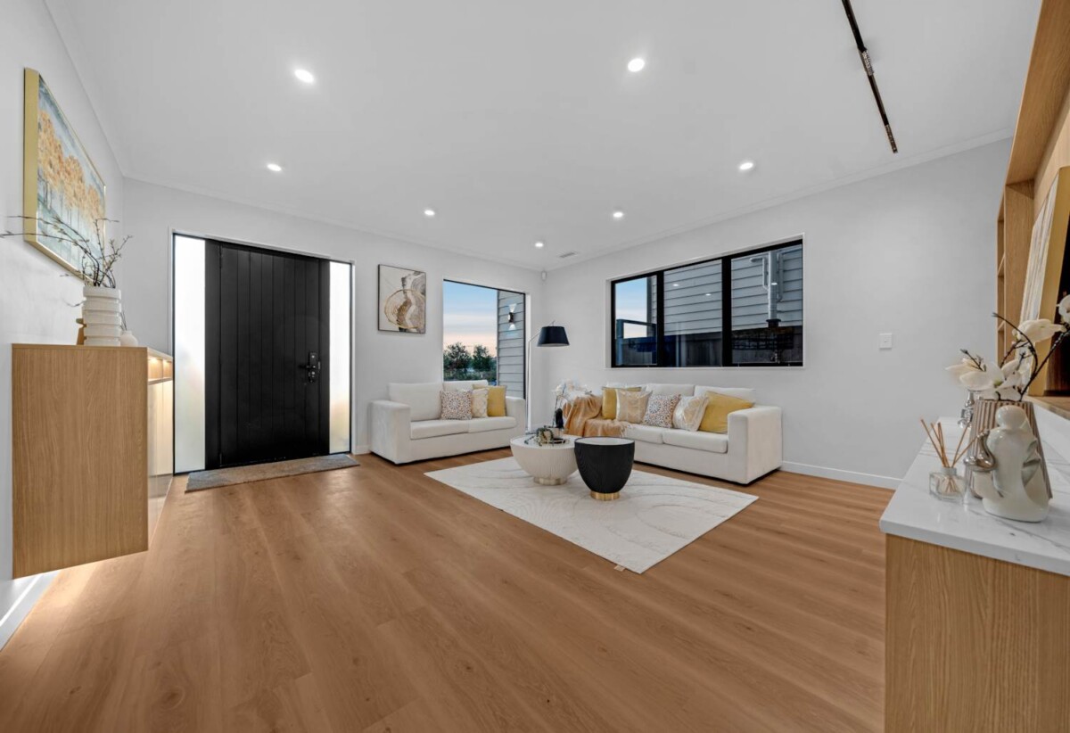 6 beds 5.5 baths house with 2 beds granny and double garage on 384m2 section, close to schools, waterfront walkaways, shops, 0.6 km to Mangapikopiko School, 66 Park Green Avenue, Karaka, Auckland