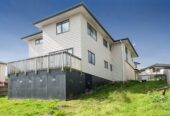 Motivated vendors, 200m2 Brick, Tile & Weatherboard 4 beds 2.5 baths house with double garage on 517m2 section, close to schools, Papakura Train Station, Papakura Village and motorway access, 24 Kereru Rise, Papakura, Auckland