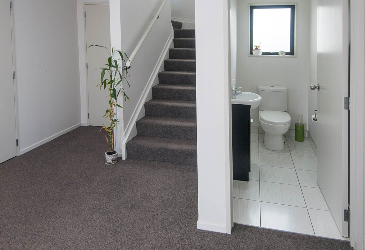 Motivated vendors, 200m2 Brick, Tile & Weatherboard 4 beds 2.5 baths house with double garage on 517m2 section, close to schools, Papakura Train Station, Papakura Village and motorway access, 24 Kereru Rise, Papakura, Auckland