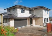 Motivated vendors, 200m2 Brick, Tile & Weatherboard 4 beds 2.5 baths house with double garage on 517m2 section, close to schools, Papakura Train Station, Papakura Village and motorway access, 24 Kereru Rise, Papakura, Auckland