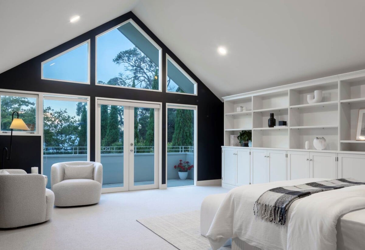 410m2 Luxury 4 beds 3 baths house on 1892m2 land across two separate titles, enjoy tennis, swimming, putting practice, or simply unwinding in complete seclusion, close to beach, school, shops, 1.1 km to Takapuna School, 286 Hurstmere Road, Takapuna, Auckland