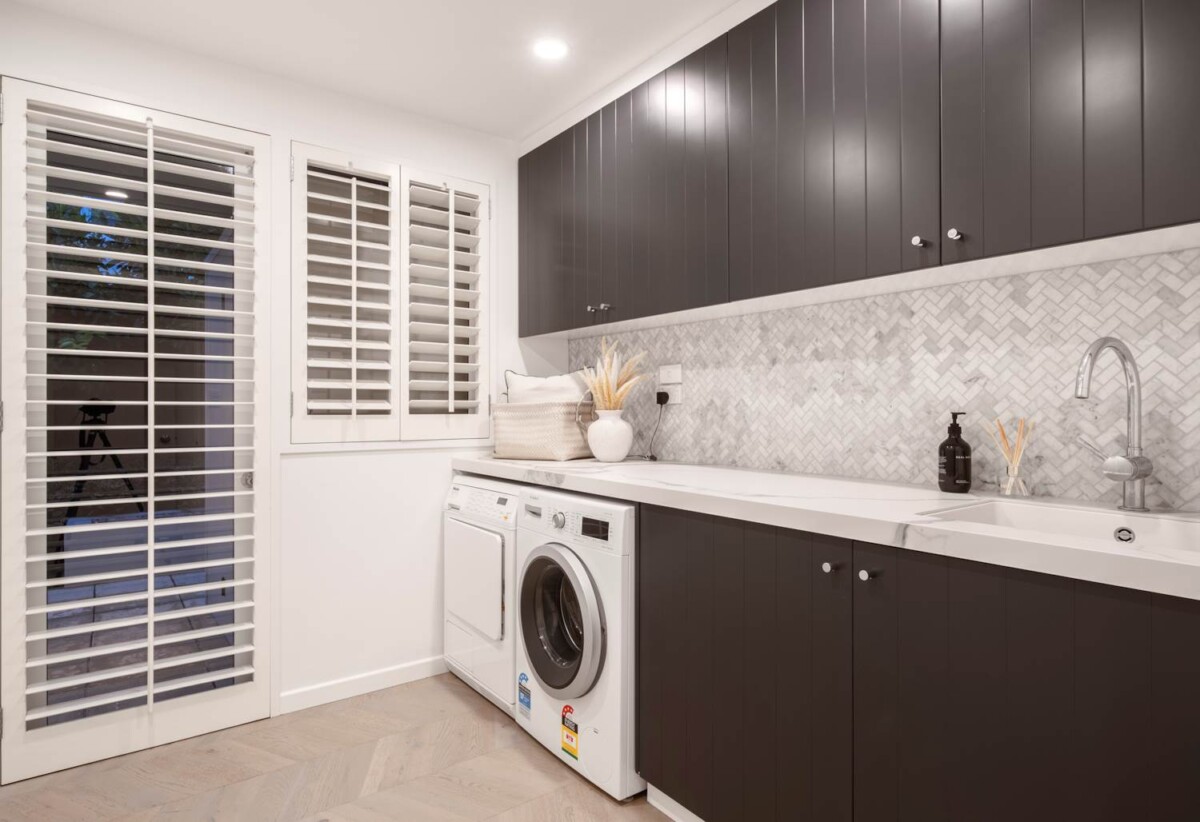 410m2 Luxury 4 beds 3 baths house on 1892m2 land across two separate titles, enjoy tennis, swimming, putting practice, or simply unwinding in complete seclusion, close to beach, school, shops, 1.1 km to Takapuna School, 286 Hurstmere Road, Takapuna, Auckland