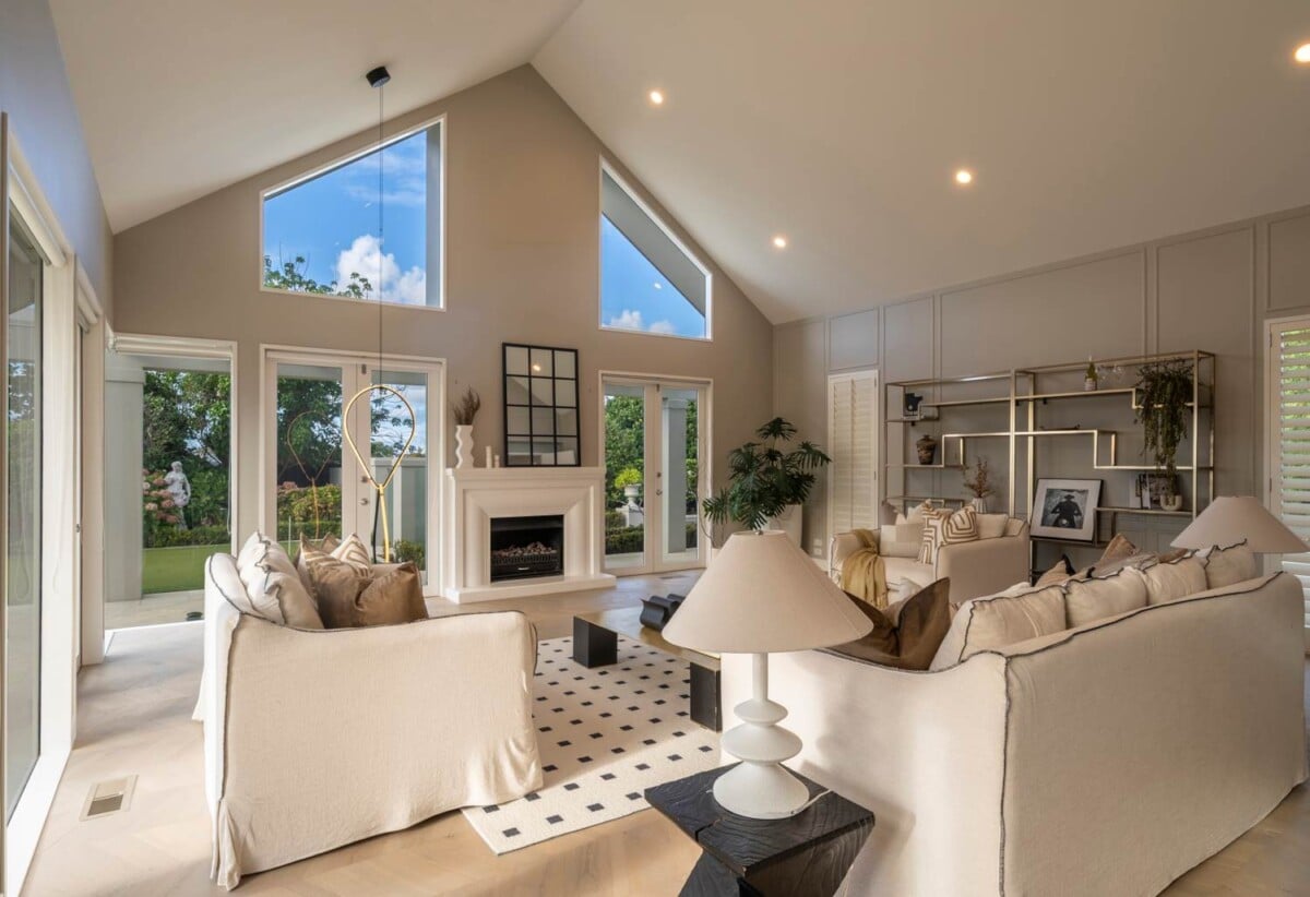 410m2 Luxury 4 beds 3 baths house on 1892m2 land across two separate titles, enjoy tennis, swimming, putting practice, or simply unwinding in complete seclusion, close to beach, school, shops, 1.1 km to Takapuna School, 286 Hurstmere Road, Takapuna, Auckland