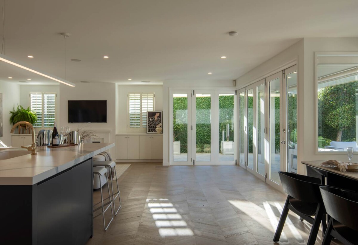 410m2 Luxury 4 beds 3 baths house on 1892m2 land across two separate titles, enjoy tennis, swimming, putting practice, or simply unwinding in complete seclusion, close to beach, school, shops, 1.1 km to Takapuna School, 286 Hurstmere Road, Takapuna, Auckland