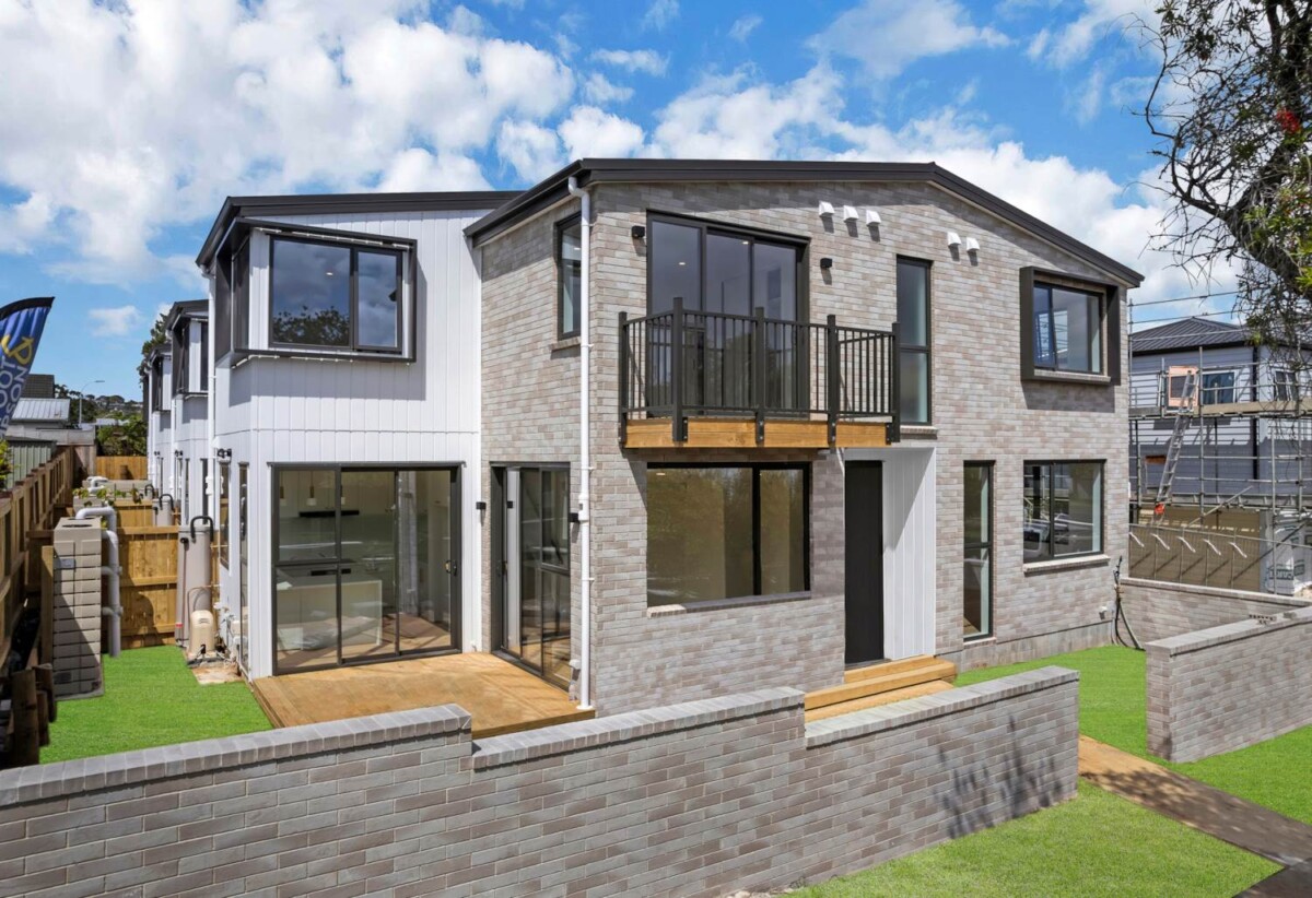 Macleans College zone, Brick and James Hardie exterior, Brandnew standalone 4 beds 3 baths home with garage, 2 ensuites, Underfloor heating in upstairs rooms, 3 heat pumps, 0.5 km to Bucklands Beach Intermediate, 0.6 km to Pigeon Mountain School, 0.7 km to Macleans College, Lots 1-4/3 Jillteresa Crescent, Half Moon Bay, Auckland