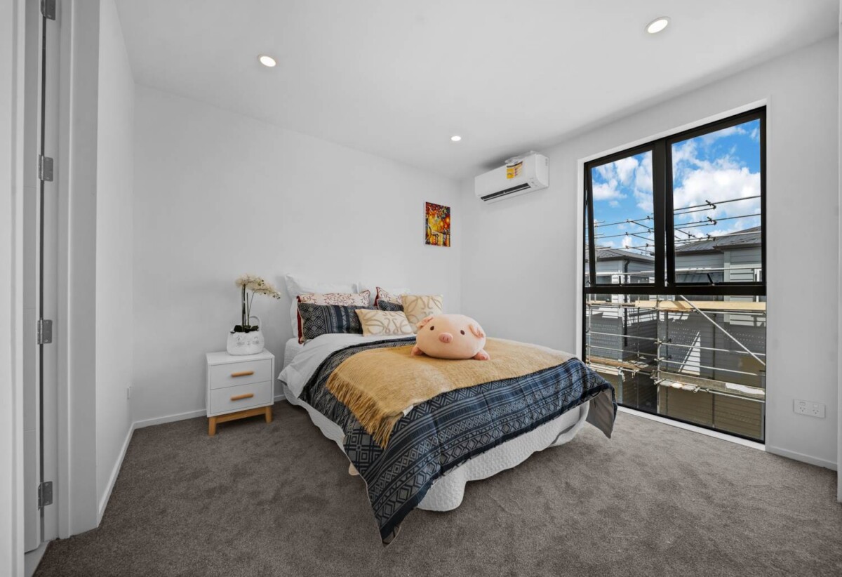 Macleans College zone, Brick and James Hardie exterior, Brandnew standalone 4 beds 3 baths home with garage, 2 ensuites, Underfloor heating in upstairs rooms, 3 heat pumps, 0.5 km to Bucklands Beach Intermediate, 0.6 km to Pigeon Mountain School, 0.7 km to Macleans College, Lots 1-4/3 Jillteresa Crescent, Half Moon Bay, Auckland