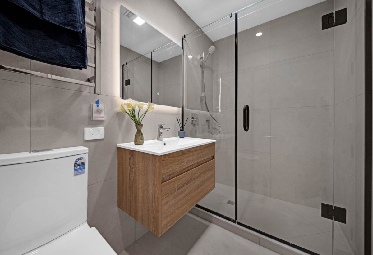 Macleans College zone, Brick and James Hardie exterior, Brandnew standalone 4 beds 3 baths home with garage, 2 ensuites, Underfloor heating in upstairs rooms, 3 heat pumps, 0.5 km to Bucklands Beach Intermediate, 0.6 km to Pigeon Mountain School, 0.7 km to Macleans College, Lots 1-4/3 Jillteresa Crescent, Half Moon Bay, Auckland