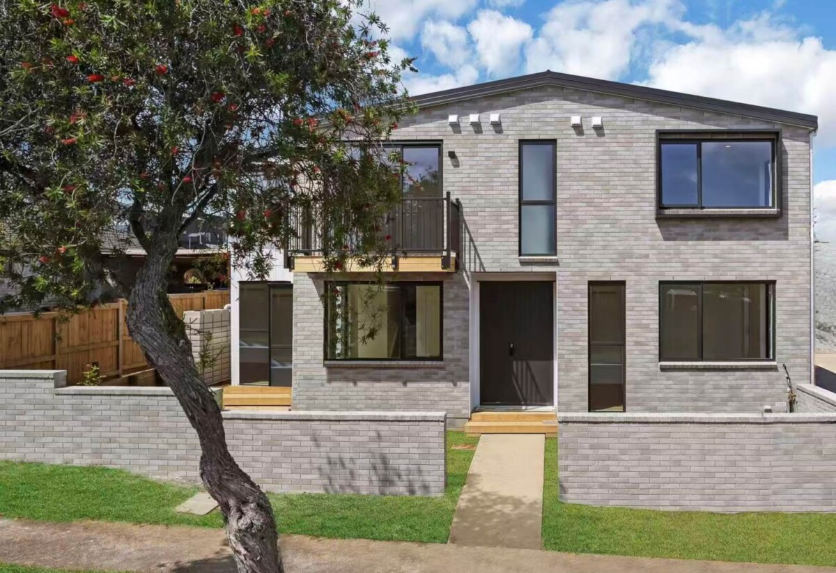 Macleans College zone, Brick and James Hardie exterior, Brandnew standalone 4 beds 3 baths home with garage, 2 ensuites, Underfloor heating in upstairs rooms, 3 heat pumps, 0.5 km to Bucklands Beach Intermediate, 0.6 km to Pigeon Mountain School, 0.7 km to Macleans College, Lots 1-4/3 Jillteresa Crescent, Half Moon Bay, Auckland