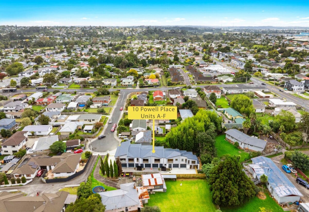 10-year master warranty, Brandnew 3 beds 2 baths home with garage, close to schools, Lincoln Shopping Centre, local shops, Pak’nSave, Woolworths, and Mitre 10. WestCity Shopping Centre and the award-winning West Wave Pool and Leisure Centre, motorway access, Lot 1/10 Powell Place, Henderson, Auckland