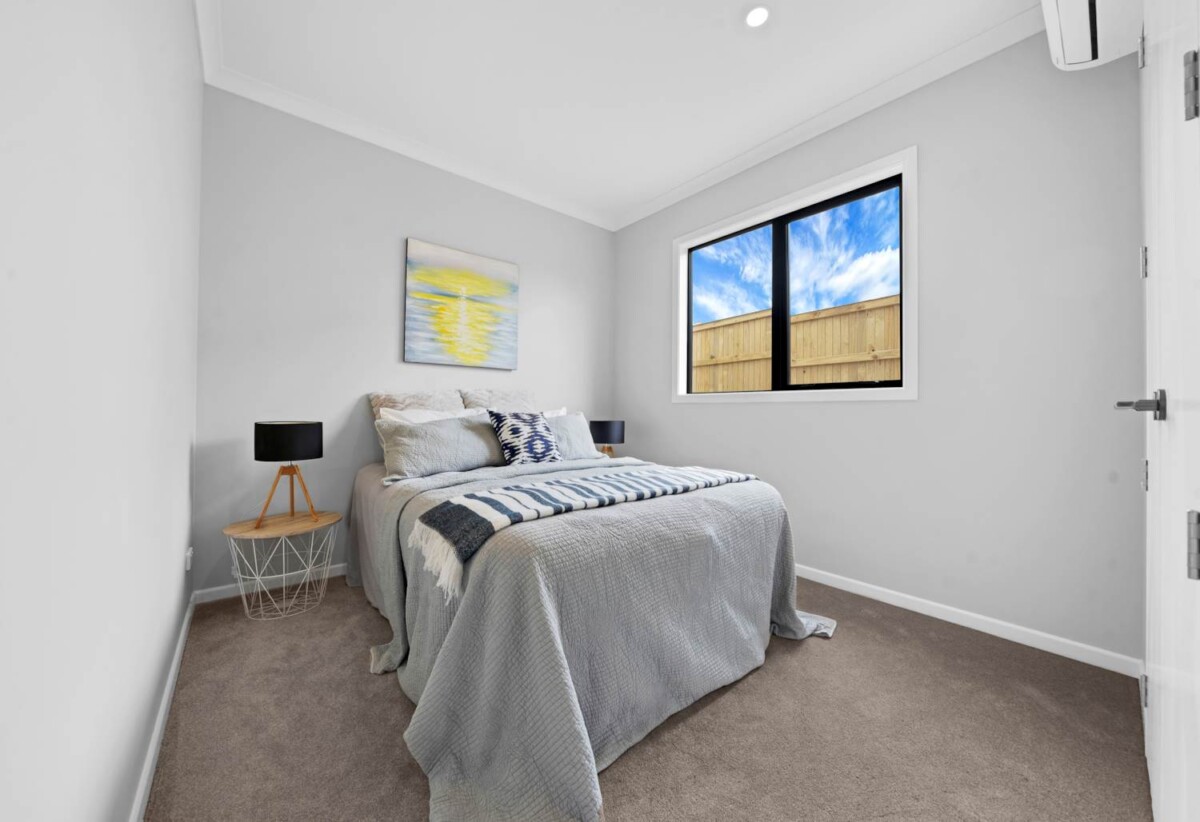 Ormiston school zone, 7 beds 5.5 baths house with 2 beds granny, double garage and workshop on 358m2 section, close to schools, parks, shopping centres, 76 Koromeke Street, Flat Bush, Auckland