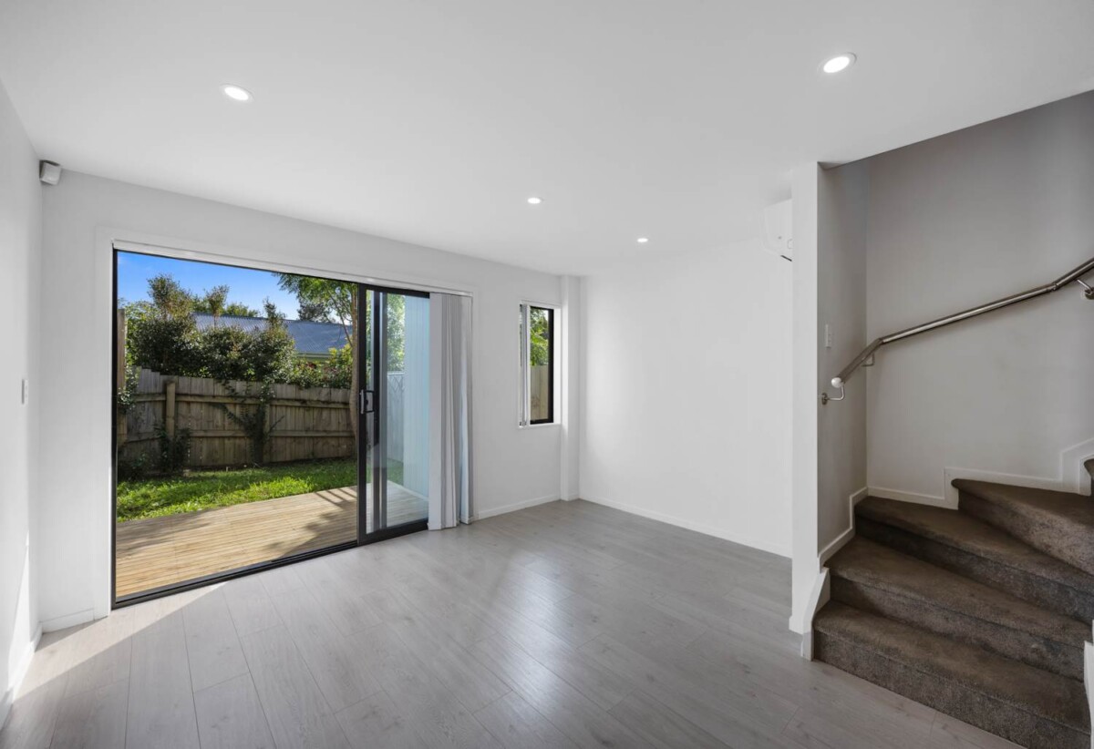 79m2 2 beds 1.5 baths home with backyard and car park, minutes to motorway access, Westgate Shopping Centre, NorthWest Mall and key amenities, schools, 0.5 km to Lincoln Heights School, 1.2 km to Massey High School, 5/98 Lincoln Park Avenue, Massey, Auckland