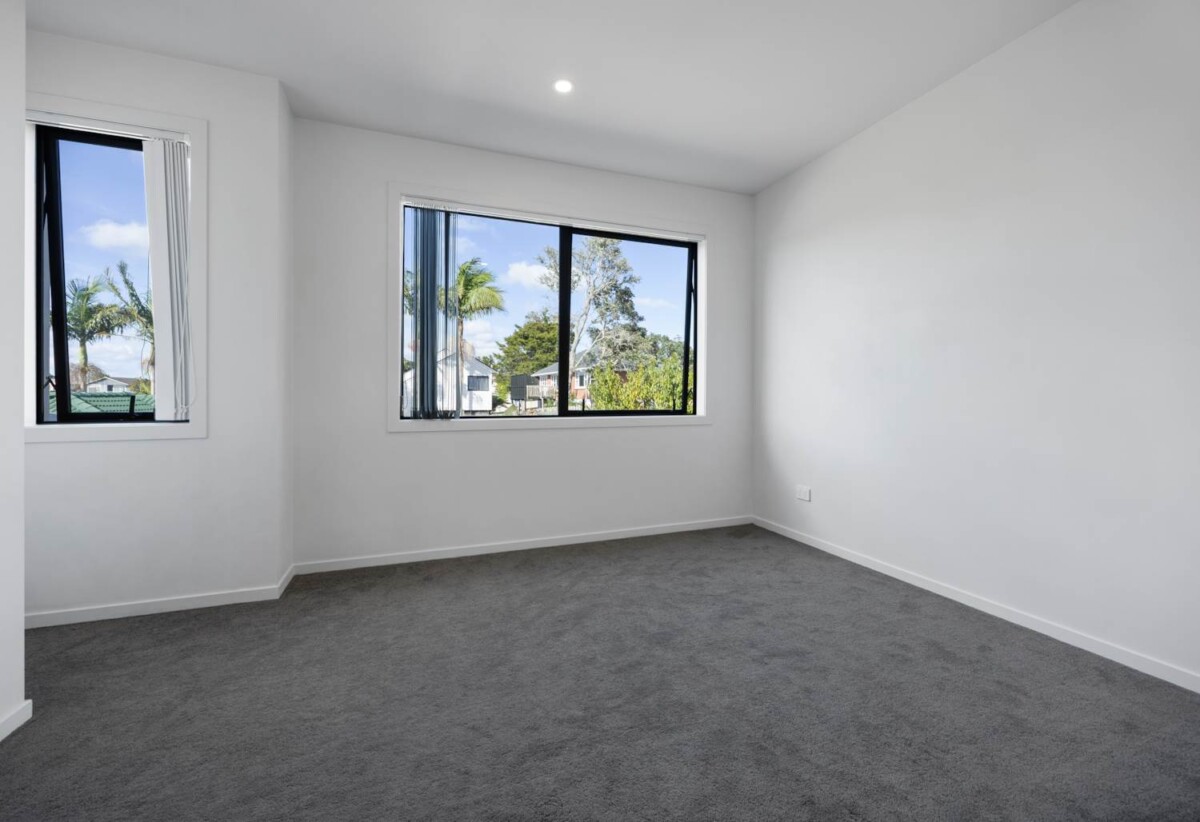 79m2 2 beds 1.5 baths home with backyard and car park, minutes to motorway access, Westgate Shopping Centre, NorthWest Mall and key amenities, schools, 0.5 km to Lincoln Heights School, 1.2 km to Massey High School, 5/98 Lincoln Park Avenue, Massey, Auckland