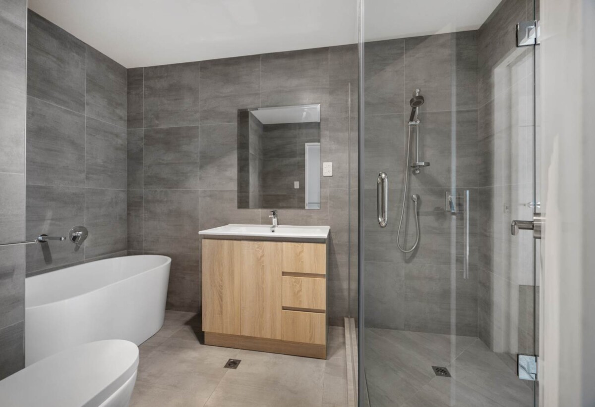 79m2 2 beds 1.5 baths home with backyard and car park, minutes to motorway access, Westgate Shopping Centre, NorthWest Mall and key amenities, schools, 0.5 km to Lincoln Heights School, 1.2 km to Massey High School, 5/98 Lincoln Park Avenue, Massey, Auckland