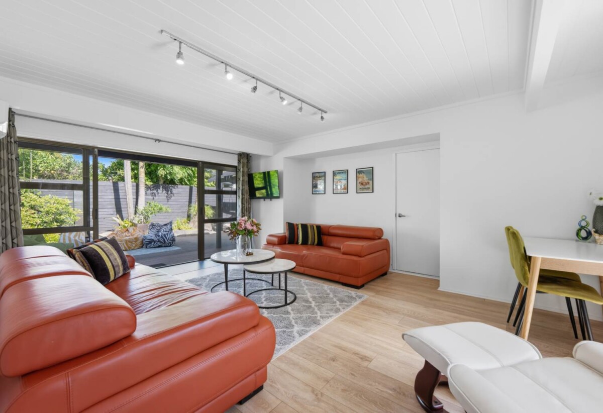 Macleans College zone, 4 beds 3 baths house with double garage and private swimming pool, close to schools, beach parks, golf club, 1.3 km to Macleans College and Bucklands Beach Intermediate, 22A Eastern Beach Road, Eastern Beach, Auckland