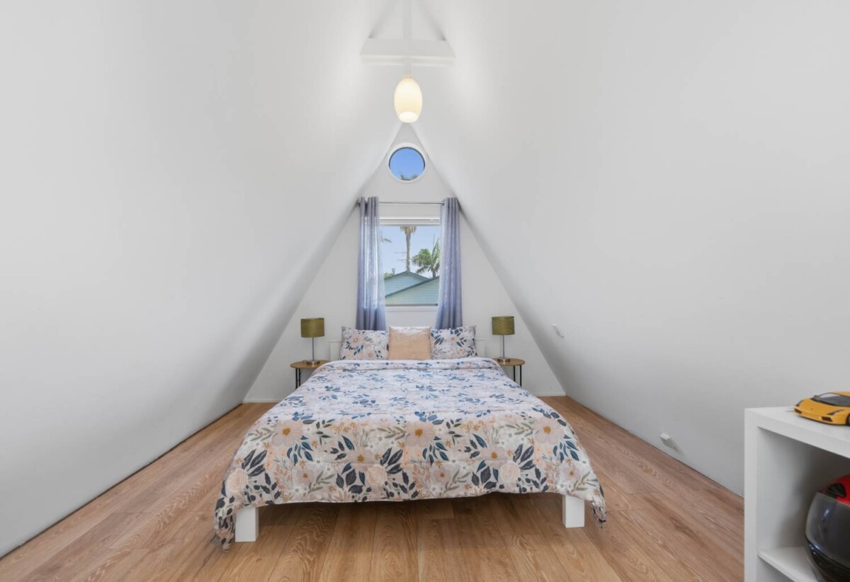 Macleans College zone, 4 beds 3 baths house with double garage and private swimming pool, close to schools, beach parks, golf club, 1.3 km to Macleans College and Bucklands Beach Intermediate, 22A Eastern Beach Road, Eastern Beach, Auckland