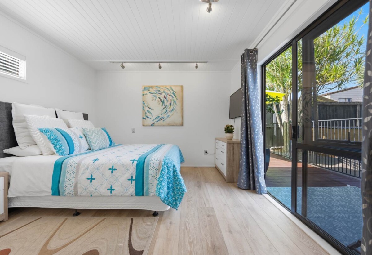 Macleans College zone, 4 beds 3 baths house with double garage and private swimming pool, close to schools, beach parks, golf club, 1.3 km to Macleans College and Bucklands Beach Intermediate, 22A Eastern Beach Road, Eastern Beach, Auckland