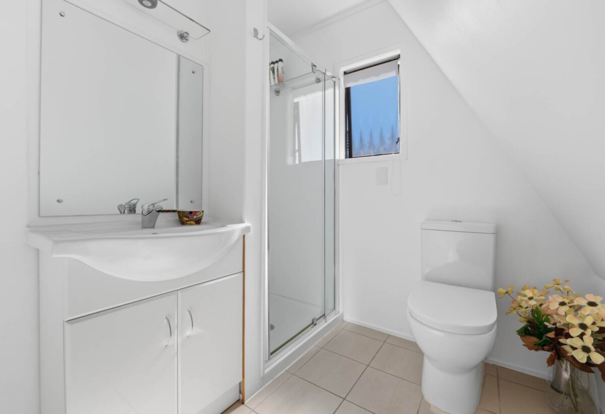 Macleans College zone, 4 beds 3 baths house with double garage and private swimming pool, close to schools, beach parks, golf club, 1.3 km to Macleans College and Bucklands Beach Intermediate, 22A Eastern Beach Road, Eastern Beach, Auckland