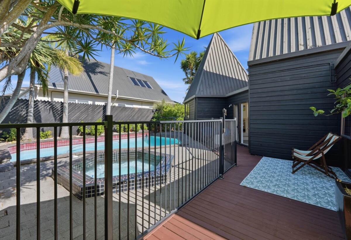 Macleans College zone, 4 beds 3 baths house with double garage and private swimming pool, close to schools, beach parks, golf club, 1.3 km to Macleans College and Bucklands Beach Intermediate, 22A Eastern Beach Road, Eastern Beach, Auckland
