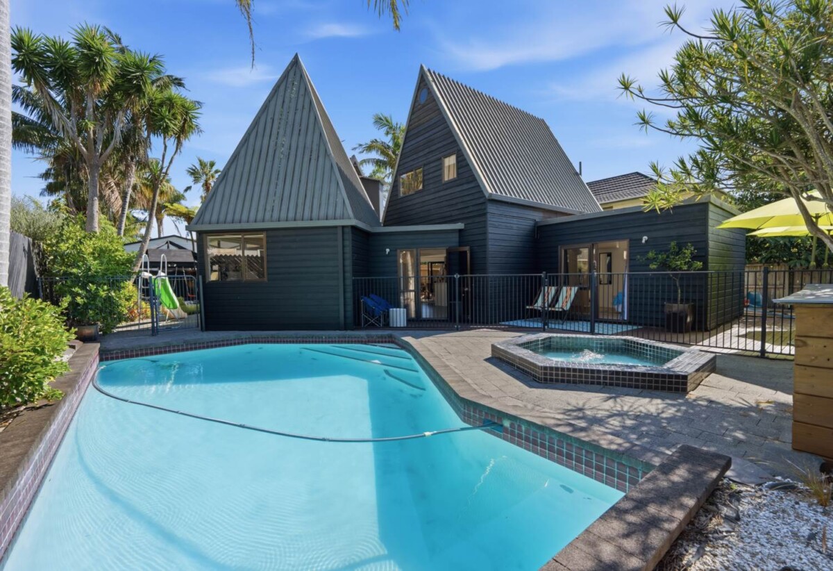 Macleans College zone, 4 beds 3 baths house with double garage and private swimming pool, close to schools, beach parks, golf club, 1.3 km to Macleans College and Bucklands Beach Intermediate, 22A Eastern Beach Road, Eastern Beach, Auckland