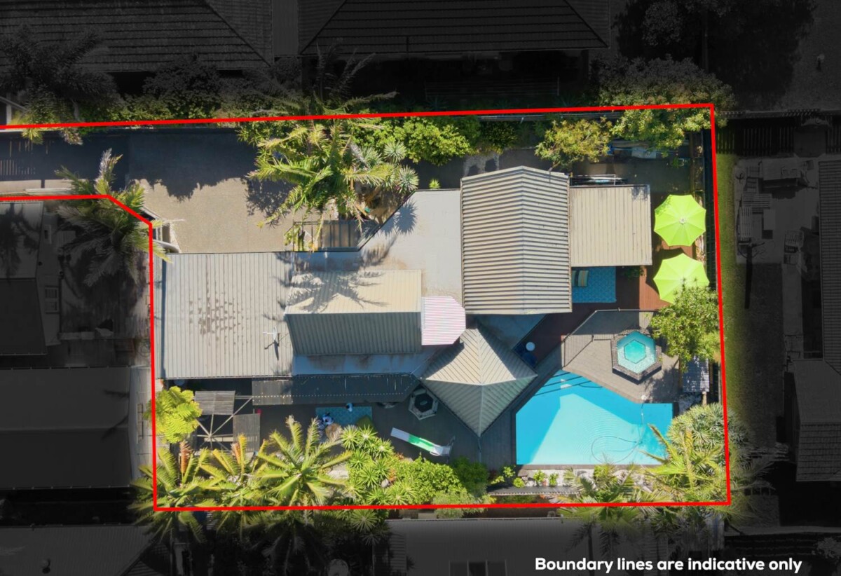 Macleans College zone, 4 beds 3 baths house with double garage and private swimming pool, close to schools, beach parks, golf club, 1.3 km to Macleans College and Bucklands Beach Intermediate, 22A Eastern Beach Road, Eastern Beach, Auckland