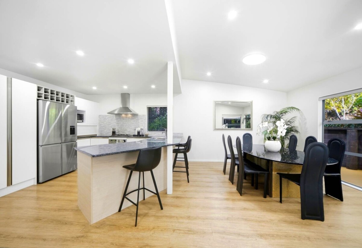 Rangitoto College zone, 5 beds 3 baths house with sea views, double garage on 562m2 section, close to schools, shops, beach, 0.2 km to Browns Bay School, 15a Korotaha Terrace, Rothesay Bay, Auckland