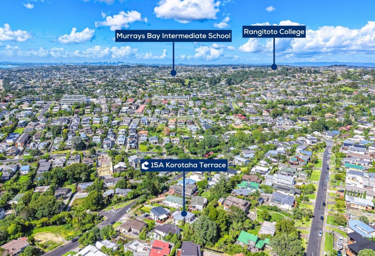 Rangitoto College zone, 5 beds 3 baths house with sea views, double garage on 562m2 section, close to schools, shops, beach, 0.2 km to Browns Bay School, 15a Korotaha Terrace, Rothesay Bay, Auckland