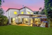 Rangitoto College zone, 5 beds 3 baths house with sea views, double garage on 562m2 section, close to schools, shops, beach, 0.2 km to Browns Bay School, 15a Korotaha Terrace, Rothesay Bay, Auckland
