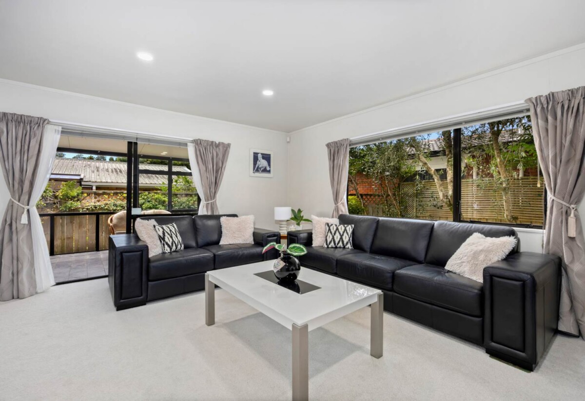 Building Report available., Renovated 3 beds 2 baths house with double garage, walks to shops, schools, 0.6 km to Northcote Intermediate School and Willow Park School, 9 Eban Avenue, Hillcrest, Auckland