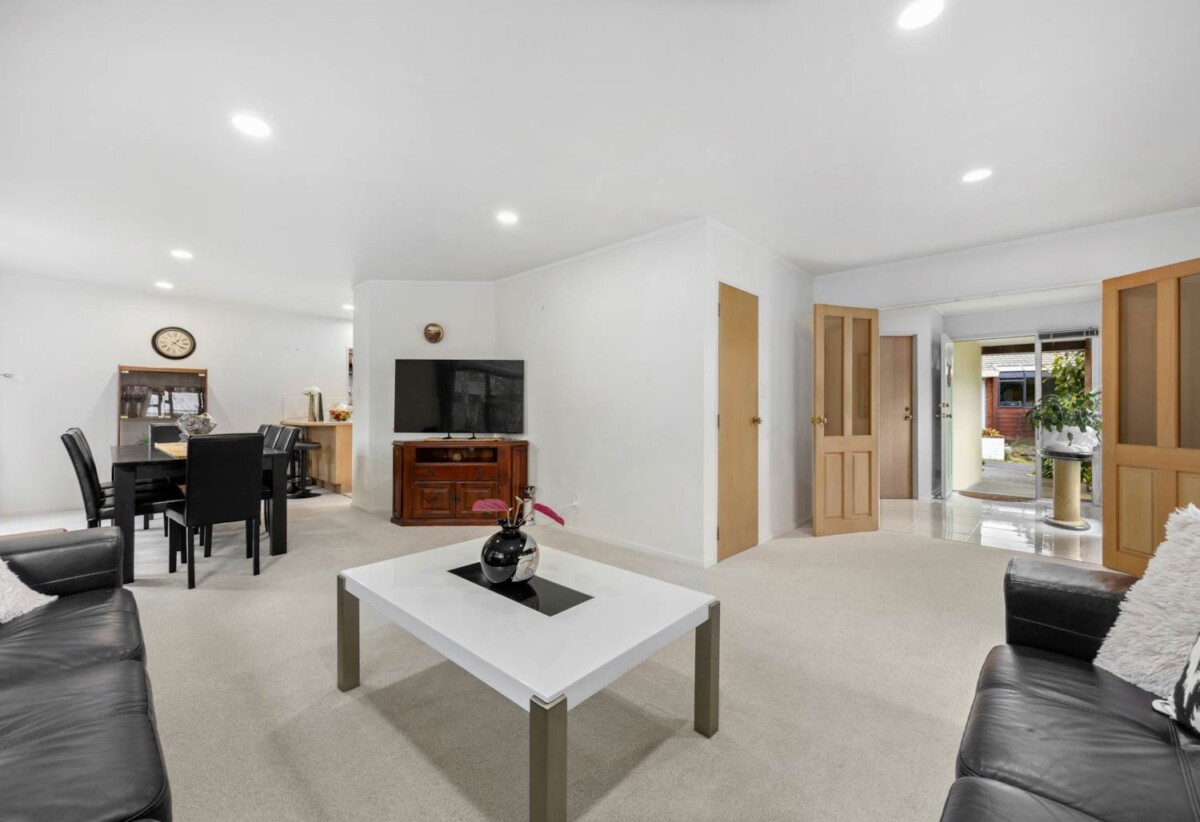 Building Report available., Renovated 3 beds 2 baths house with double garage, walks to shops, schools, 0.6 km to Northcote Intermediate School and Willow Park School, 9 Eban Avenue, Hillcrest, Auckland