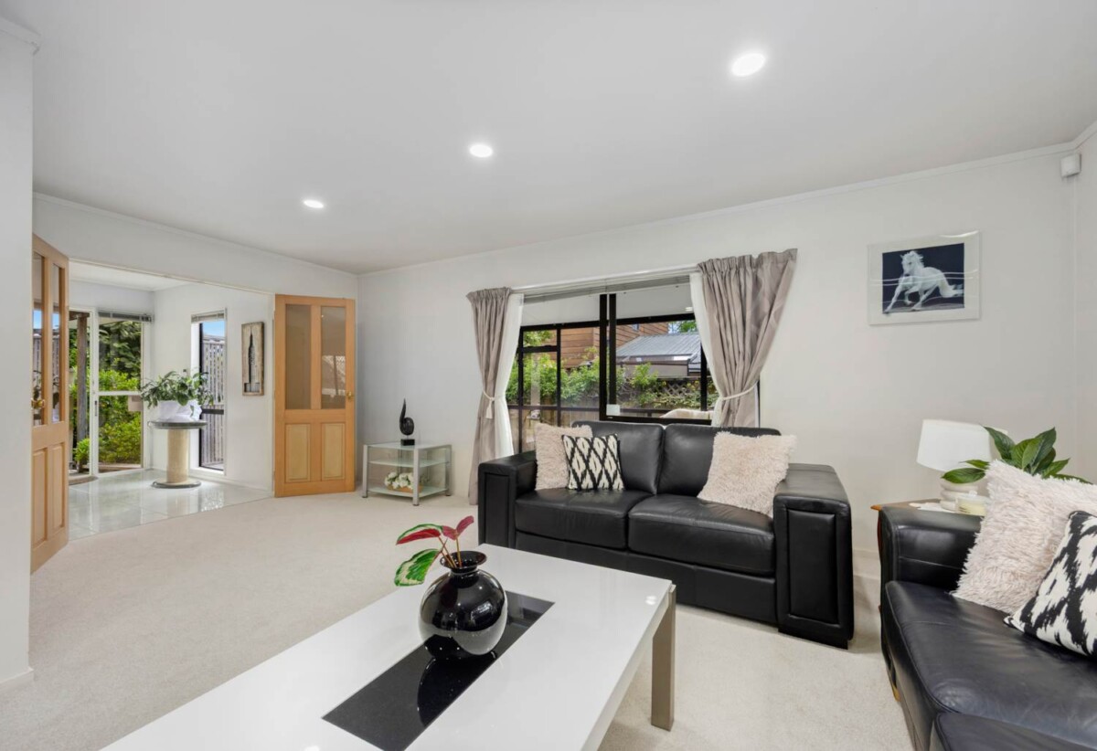 Building Report available., Renovated 3 beds 2 baths house with double garage, walks to shops, schools, 0.6 km to Northcote Intermediate School and Willow Park School, 9 Eban Avenue, Hillcrest, Auckland