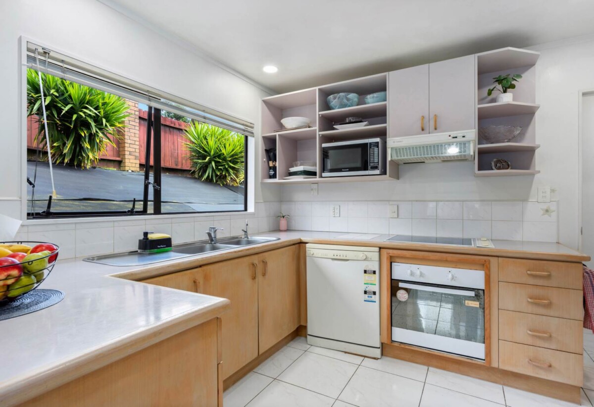 Building Report available., Renovated 3 beds 2 baths house with double garage, walks to shops, schools, 0.6 km to Northcote Intermediate School and Willow Park School, 9 Eban Avenue, Hillcrest, Auckland