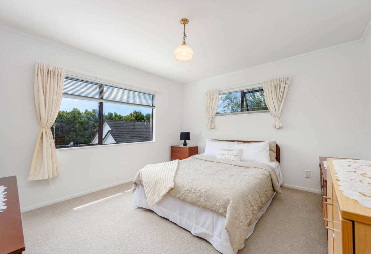 Building Report available., Renovated 3 beds 2 baths house with double garage, walks to shops, schools, 0.6 km to Northcote Intermediate School and Willow Park School, 9 Eban Avenue, Hillcrest, Auckland