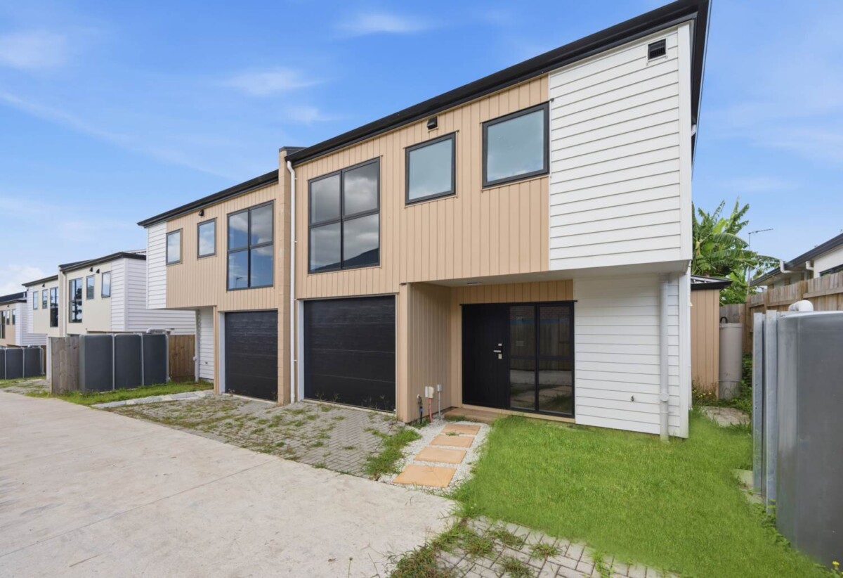 Brandnew 3 beds 2 baths home with garage on 140m2 section, close to schools, shops, beach, motorway access, 0.6 km to Mangere Bridge School, Lot 6, 25 Crawford Avenue, Mangere Bridge, Auckland
