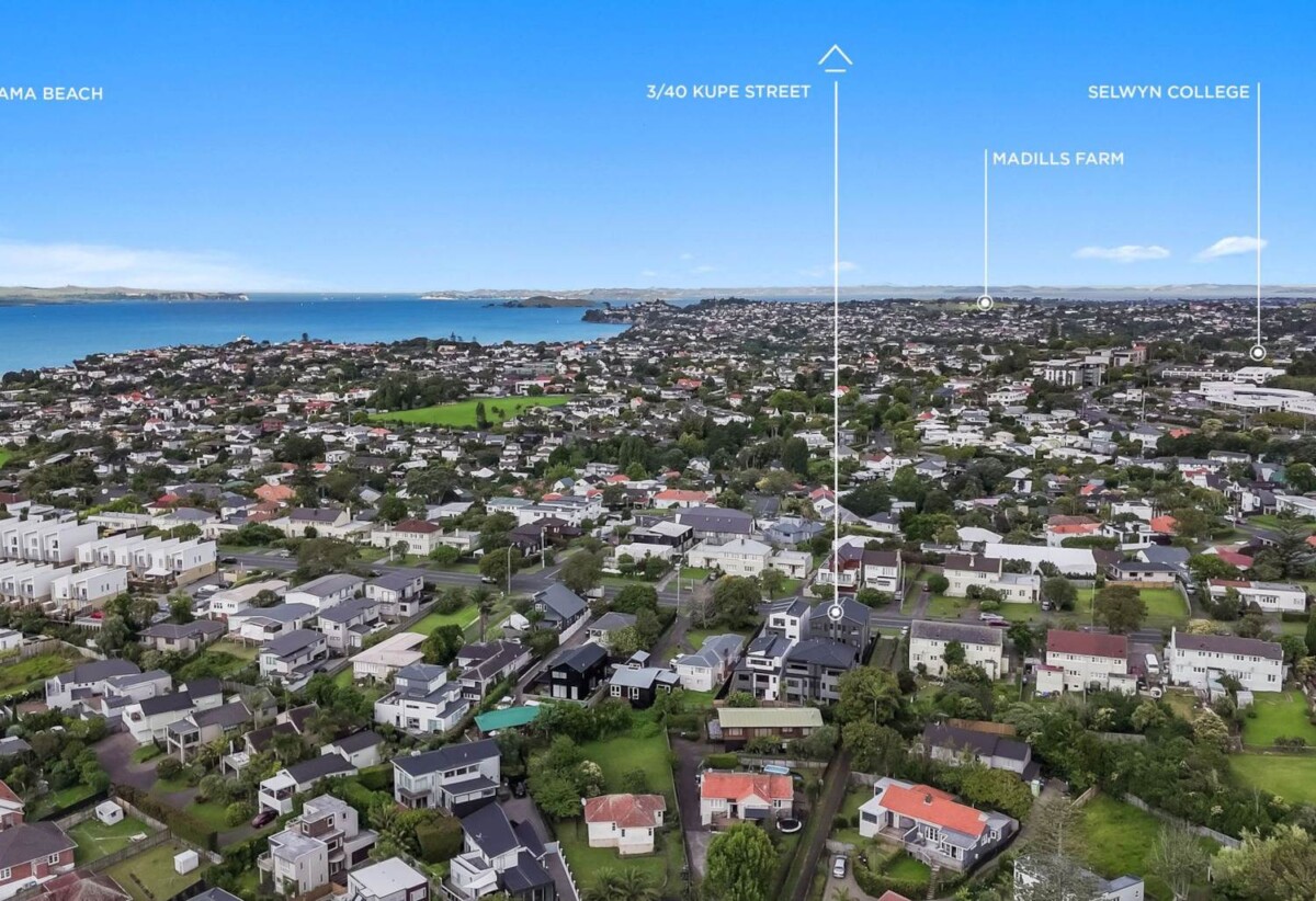 Master Build Guarantee, Brandnew 4 beds 3.5 baths home with garage, Air conditioning installed in every bedroom , close to schools, shopping centre, beach, 0.8 km to Orakei School, 40B Kupe Street, Orakei, Auckland