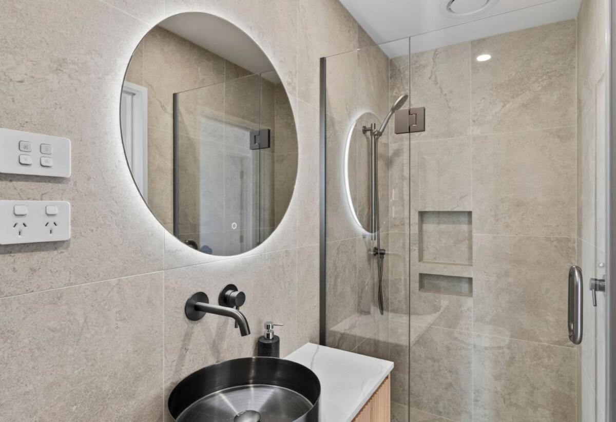 Master Build Guarantee, Brandnew 4 beds 3.5 baths home with garage, Air conditioning installed in every bedroom , close to schools, shopping centre, beach, 0.8 km to Orakei School, 40B Kupe Street, Orakei, Auckland