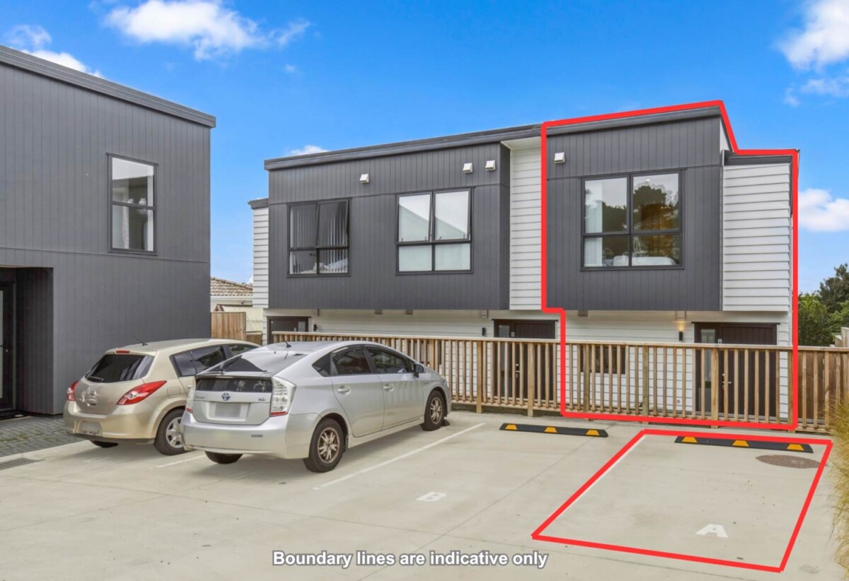 Brandnew 2 beds 2.5 baths home with car park, 2 ensuites, close to schools, shopping centre, motorway access, 0.3 km to Royal Road School, 29A Holmes Drive South, Massey, Auckland