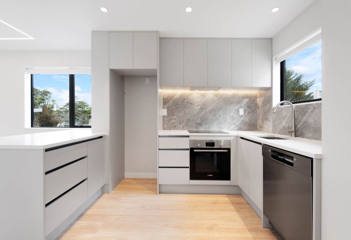 Brandnew standalone 4 beds 2.5 baths home with garage, close to shops, schools, beach, Albany Mall, motorway access, 0.4 km to Glamorgan School, 1.6 km to Long Bay College, 10D Cranston Street, Torbay, Auckland