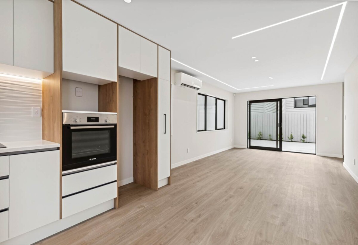 Brandnew standalone 4 beds 2.5 baths home with garage, close to shops, schools, beach, Albany Mall, motorway access, 0.4 km to Glamorgan School, 1.6 km to Long Bay College, 10D Cranston Street, Torbay, Auckland