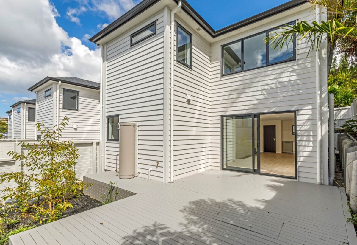 Brandnew standalone 4 beds 2.5 baths home with garage, close to shops, schools, beach, Albany Mall, motorway access, 0.4 km to Glamorgan School, 1.6 km to Long Bay College, 10D Cranston Street, Torbay, Auckland