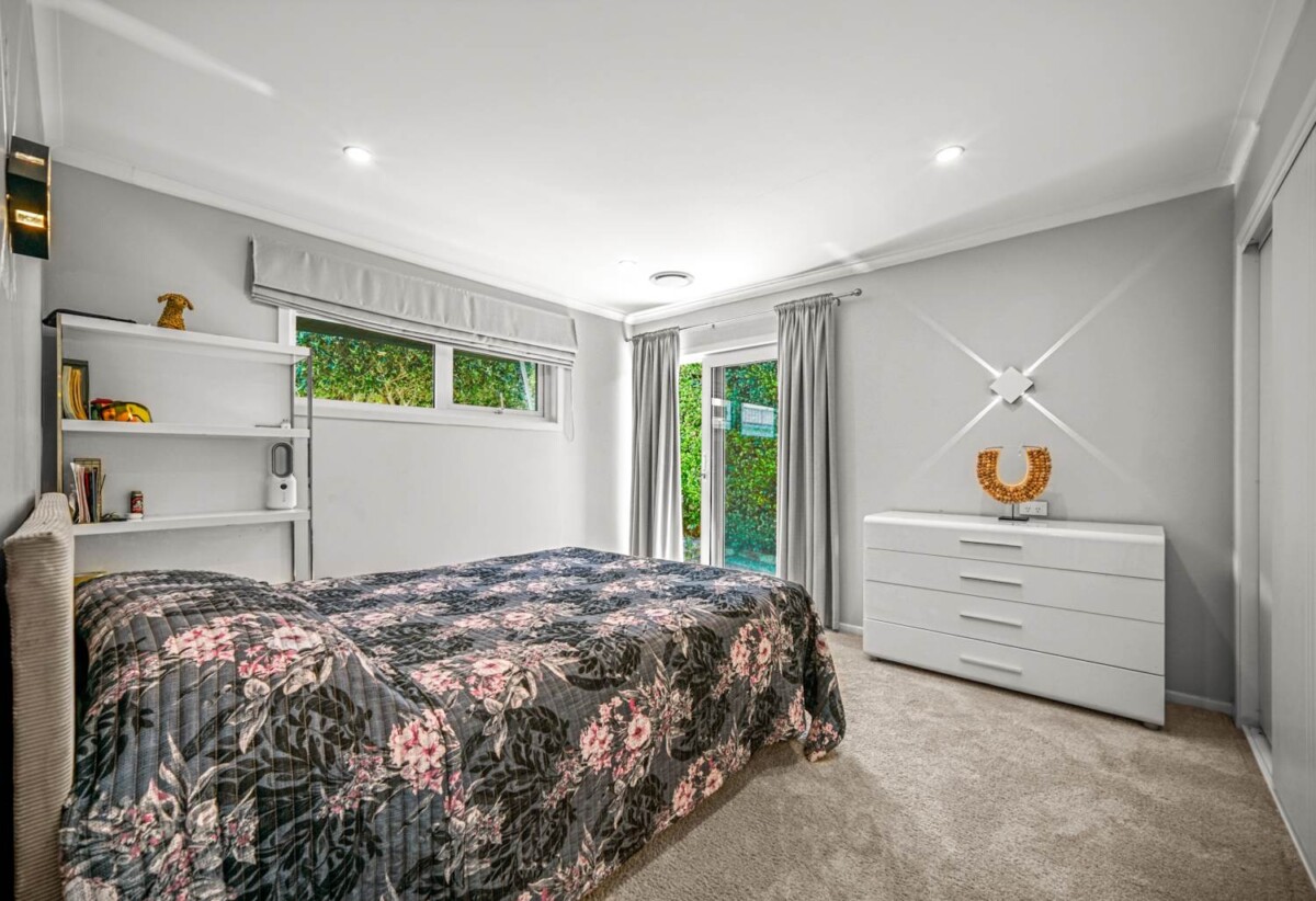 Home and income, 209m2 fully upgraded 4 beds 2 baths house with 1 bed granny and carports on half-share of 929sqm section, close to schools, beach, Eastridge shops and Madills Farm Reserve, i0.1 km to Kohimarama School, 128A Kohimarama Road, Kohimarama, Auckland