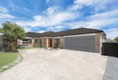 Brick and tile 4 beds 2 baths house with double garage on 469m2 section, Walking distance to Hunters Plaza, l, close to schools, mtorway access, zoned for Papatoetoe High School, Papatoetoe Intermediate, and Papatoetoe West School, 204A Shirley Road, Papatoetoe, Auckland